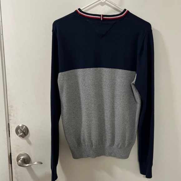 Tommy Hilfiger Mens Blue Gray Color Block Crewneck Cotton Knit Sweater Sz Medium - Picture 4 of 9
